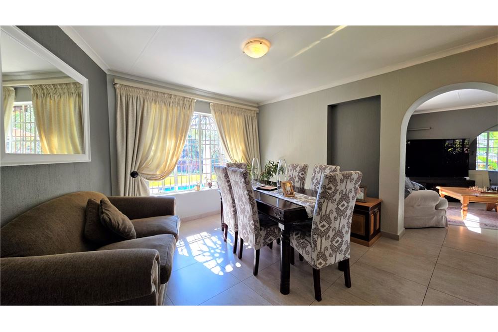 Residential - บ้านเดี่ยว - Fourways, Gauteng - South Africa - 11 - 1031393037-387