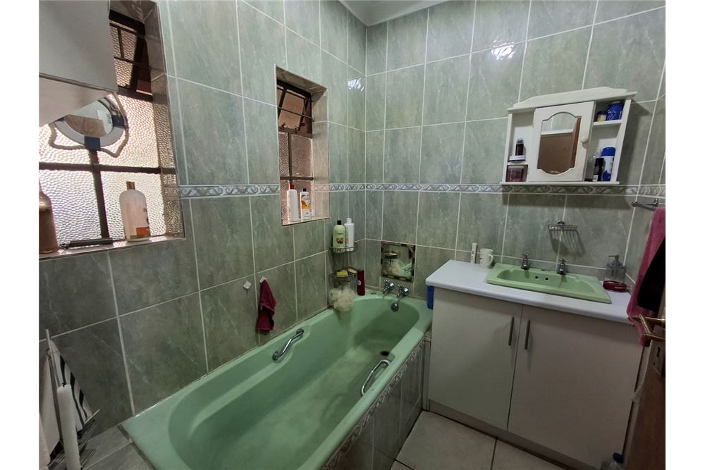 Residential - House - Vanderbijlpark SE, Gauteng - South Africa - 5 - 1031010005-15