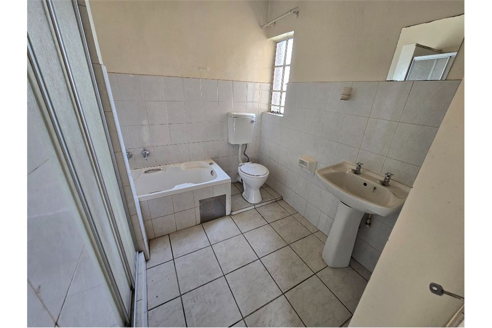 Gyvenamasis - Butas - Alberton North, Gauteng - South Africa - 8 - 1031421002-264