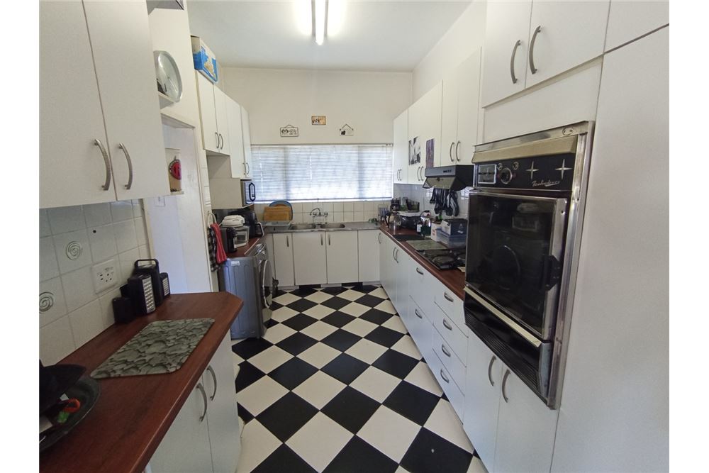 Dzīvojamais - Pilsētas savrupmāja - Bulwer, KwaZulu Natal - South Africa - 16 - 1031389007-102