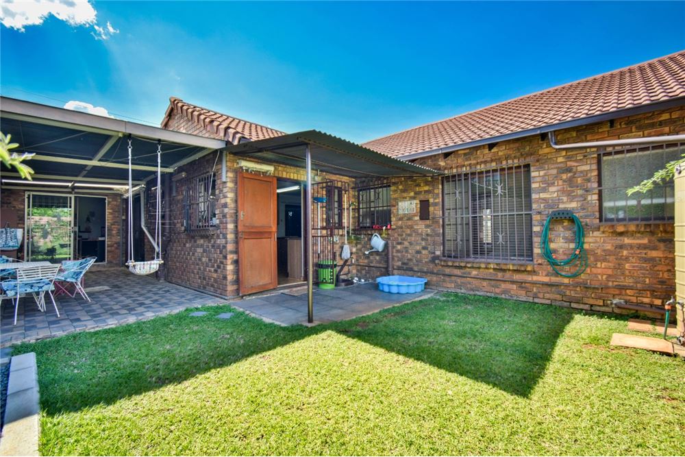 Residential - House - Waverley, Gauteng - South Africa - 37 - 1031414001-147