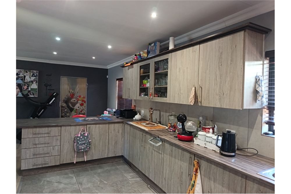 Residential - بيت مستقل - Kathu, Northern Cape - South Africa - 6 - 1031368008-103