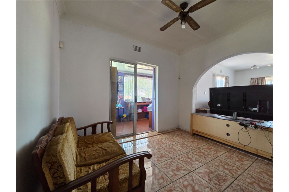 Residential - Hiša večstanovanjska - South Hills, Gauteng - South Africa - 9 - 1031421022-1335