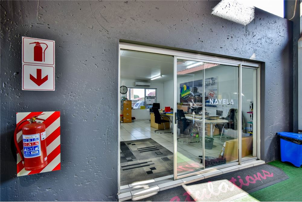 Comercial - Comercio/Tienda - Montana, Gauteng - South Africa - 21 - 1031414088-136