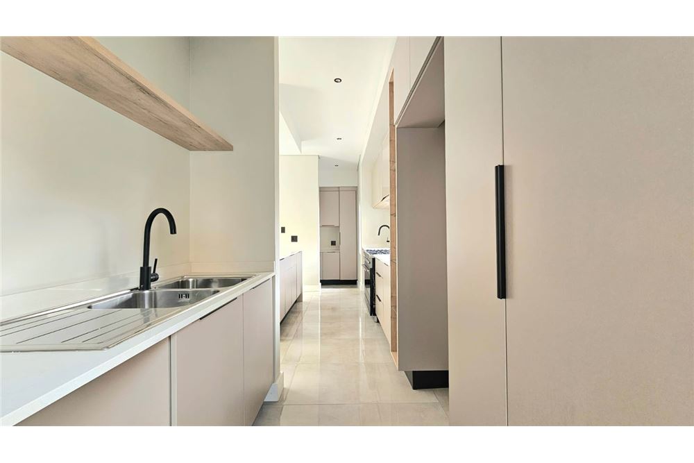 Residential - ਅਲੱਗ ਥਲੱਗ ਬਣਿਆ ਹੋਇਆ ਘਰ - Fountainbrook Estate, Gauteng - South Africa - 11 - 1031393025-834