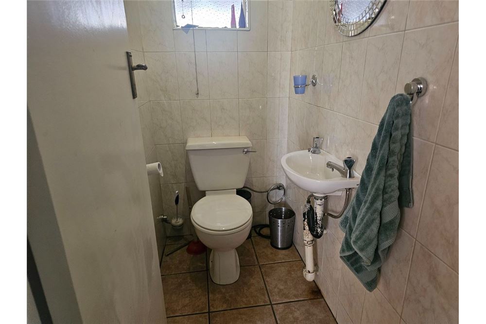 Residential - Rivitalo - Brackenhurst, Gauteng - South Africa - 13 - 1031421052-256