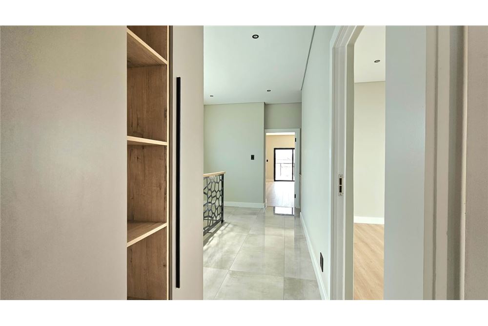 Residential - ਅਲੱਗ ਥਲੱਗ ਬਣਿਆ ਹੋਇਆ ਘਰ - Fountainbrook Estate, Gauteng - South Africa - 16 - 1031393025-834