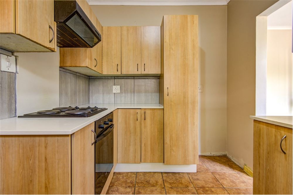 Residential - ਅਲੱਗ ਥਲੱਗ ਬਣਿਆ ਹੋਇਆ ਘਰ - Norkem Park, Gauteng - South Africa - 11 - 1031439089-19