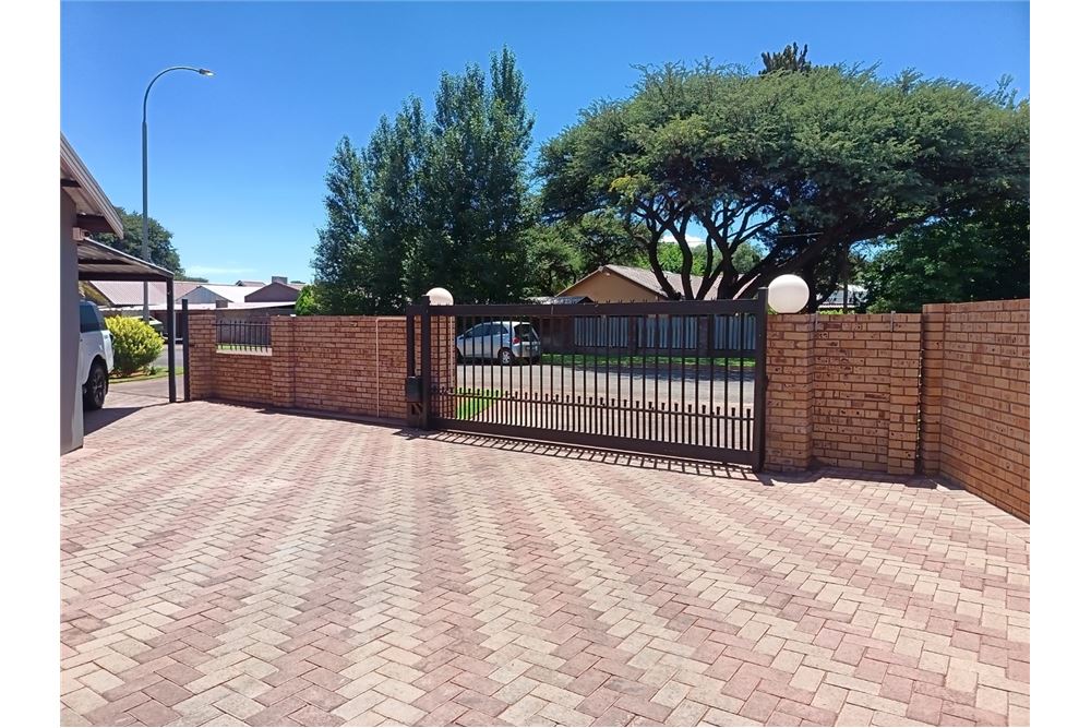 Residential - بيت مستقل - Kathu, Northern Cape - South Africa - 18 - 1031368008-103