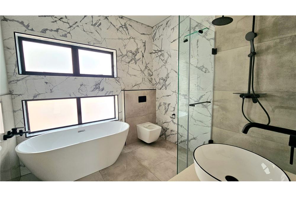 Residential - ਅਲੱਗ ਥਲੱਗ ਬਣਿਆ ਹੋਇਆ ਘਰ - Fountainbrook Estate, Gauteng - South Africa - 14 - 1031393025-834