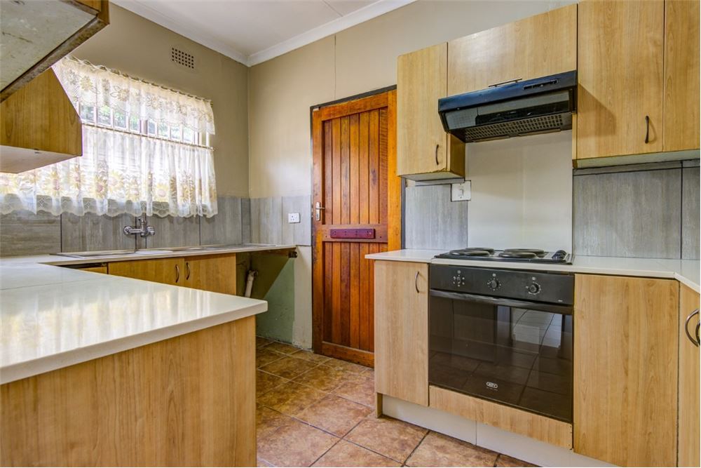 Residential - ਅਲੱਗ ਥਲੱਗ ਬਣਿਆ ਹੋਇਆ ਘਰ - Norkem Park, Gauteng - South Africa - 8 - 1031439089-19