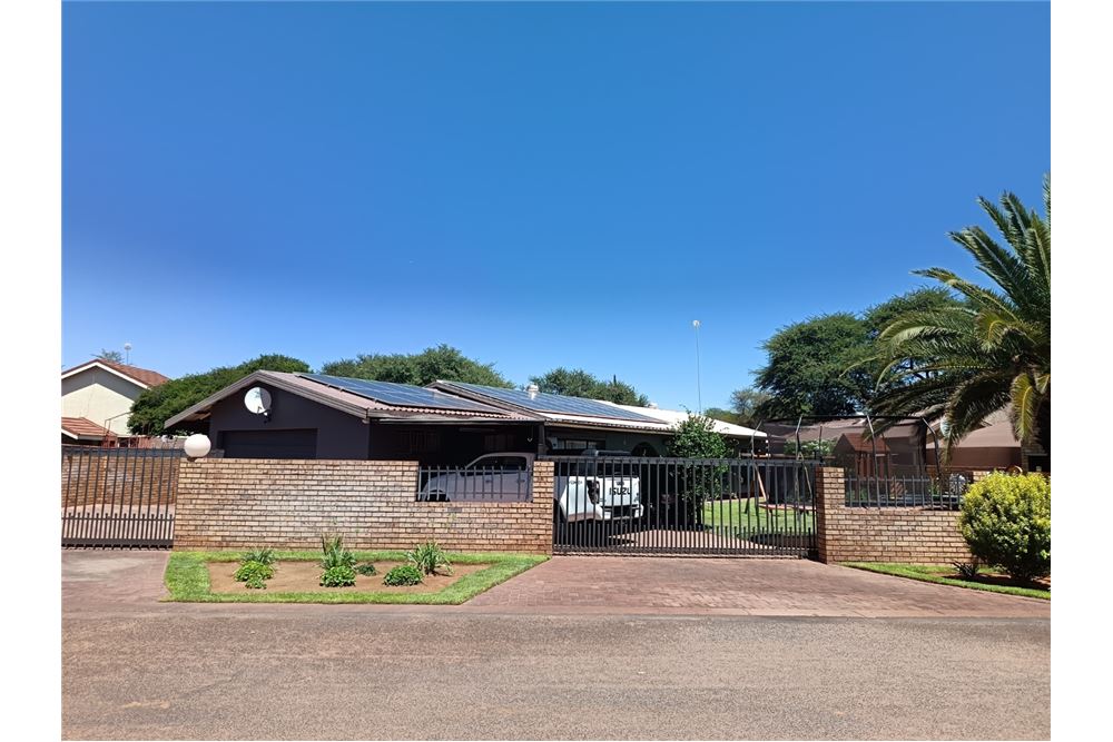 Residential - بيت مستقل - Kathu, Northern Cape - South Africa - 16 - 1031368008-103
