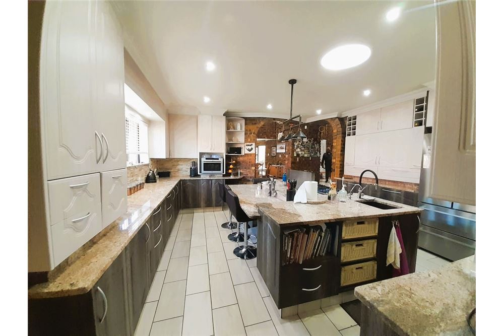 Residential - Omakotitalo - Bassonia, Gauteng - South Africa - 10 - 1031421160-13