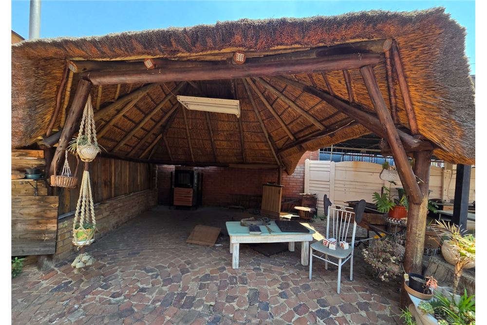 Residential - Hiša večstanovanjska - South Hills, Gauteng - South Africa - 6 - 1031421022-1335