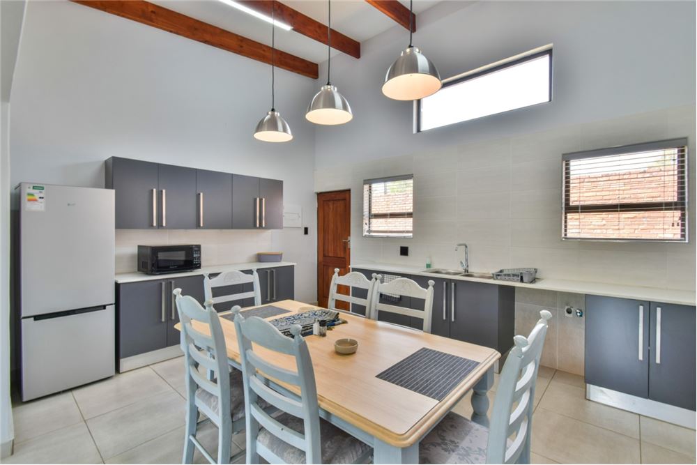 Comercial - Hostal - Kameeldrift East, Gauteng - South Africa - 67 - 1031414001-141