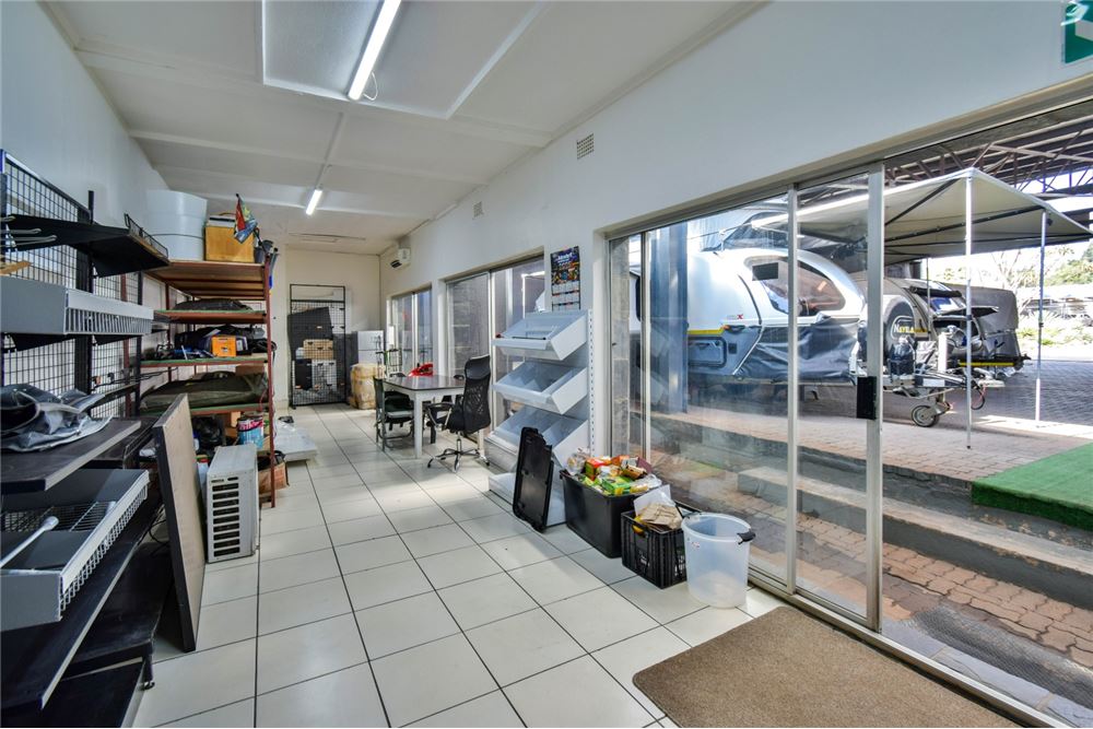 Comercial - Comercio/Tienda - Montana, Gauteng - South Africa - 10 - 1031414088-136