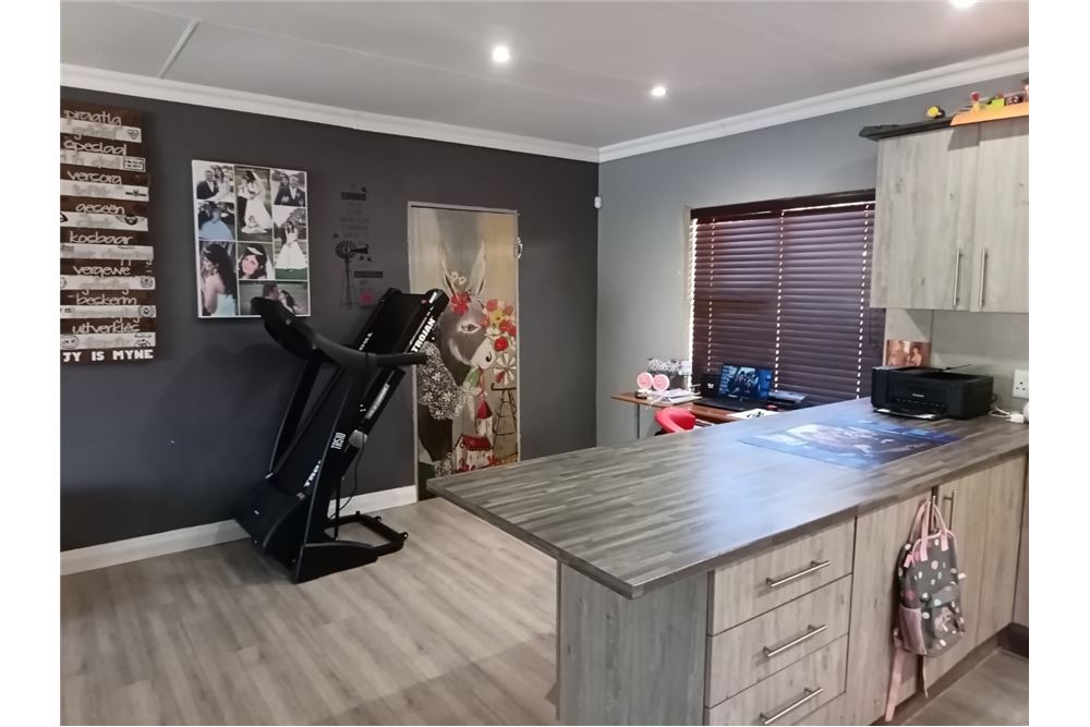 Residential - بيت مستقل - Kathu, Northern Cape - South Africa - 4 - 1031368008-103