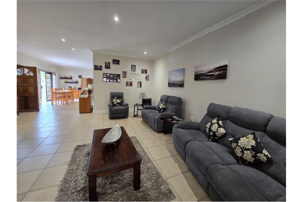 Residential - Townhouse - Durban North, KwaZulu Natal - South Africa - 11 - 1031465047-183