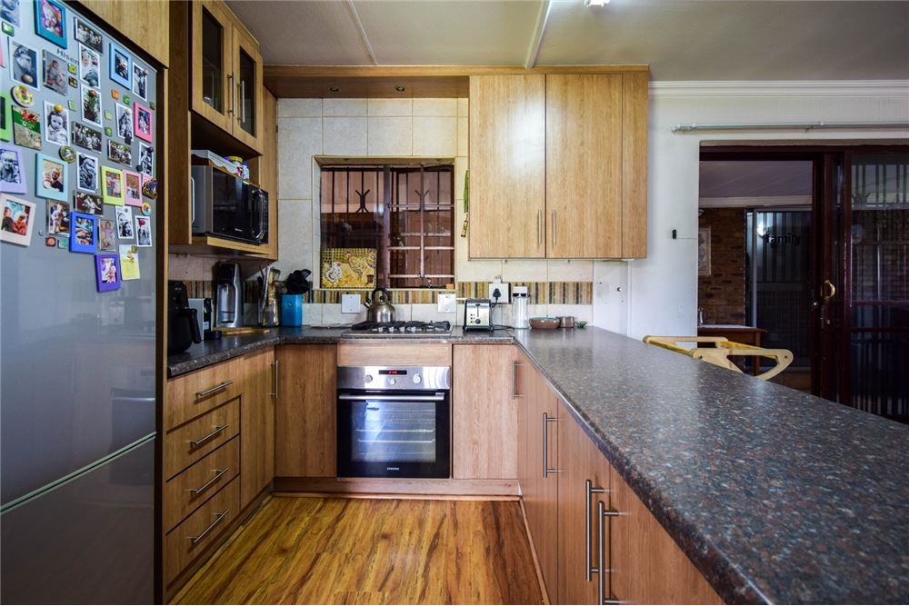 Residential - House - Waverley, Gauteng - South Africa - 14 - 1031414001-147