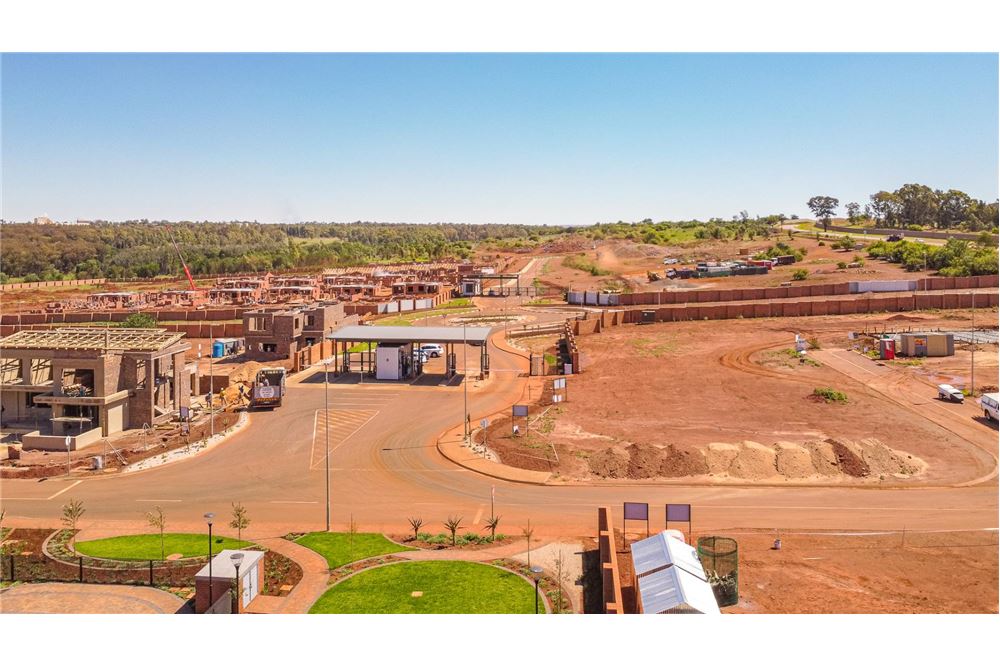 Residential - ਅਲੱਗ ਥਲੱਗ ਬਣਿਆ ਹੋਇਆ ਘਰ - Fountainbrook Estate, Gauteng - South Africa - 19 - 1031393025-832