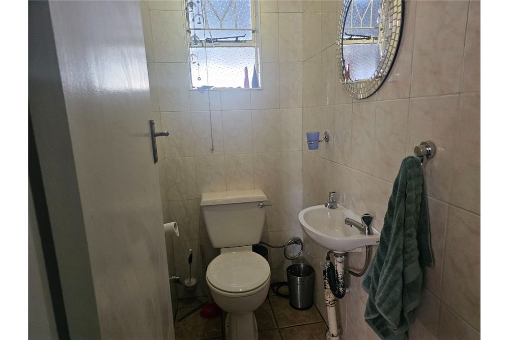 Residential - Rivitalo - Brackenhurst, Gauteng - South Africa - 23 - 1031421052-256