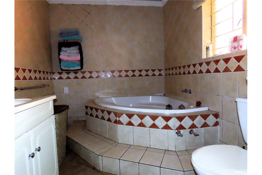 Residencial - Casa - Eersterust, Gauteng - South Africa - 24 - 1031414016-145