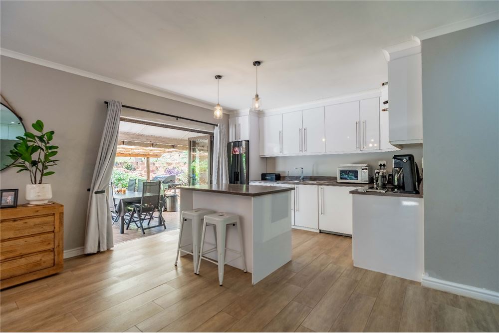 Rezidential - Case/Vile - Glen Anil, KwaZulu Natal - South Africa - 11 - 1031465099-130