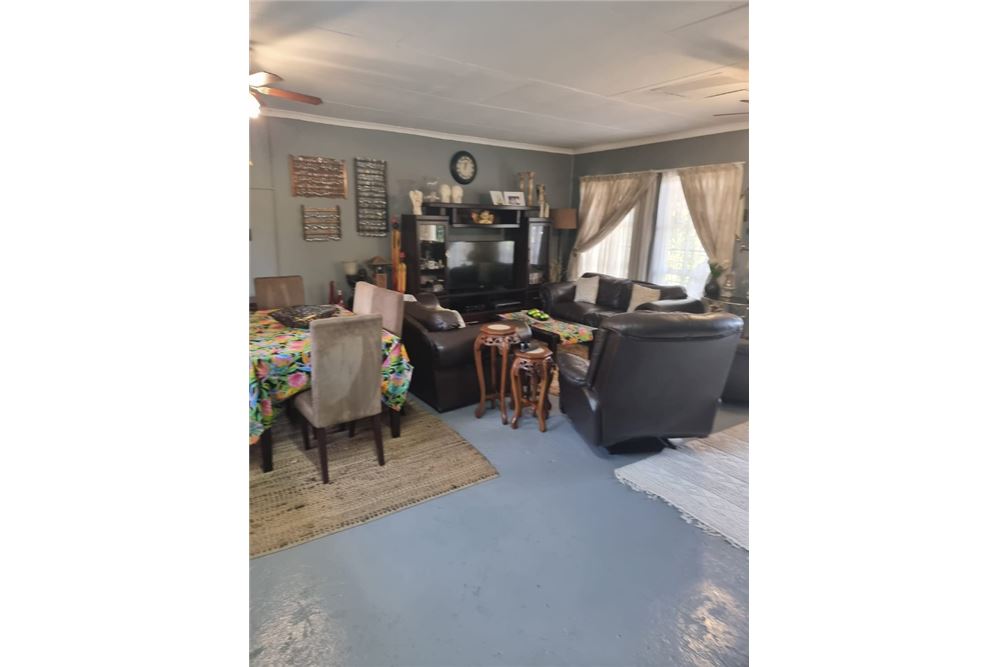 Woningbouw - Haus - Vanderbijlpark SW 5, Gauteng - South Africa - 17 - 1031010017-88