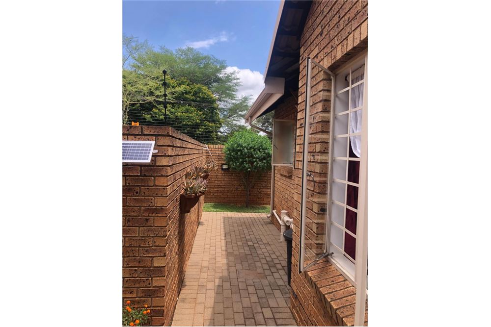 Residencial - Adosado - Montana, Gauteng - South Africa - 3 - 1031414050-120