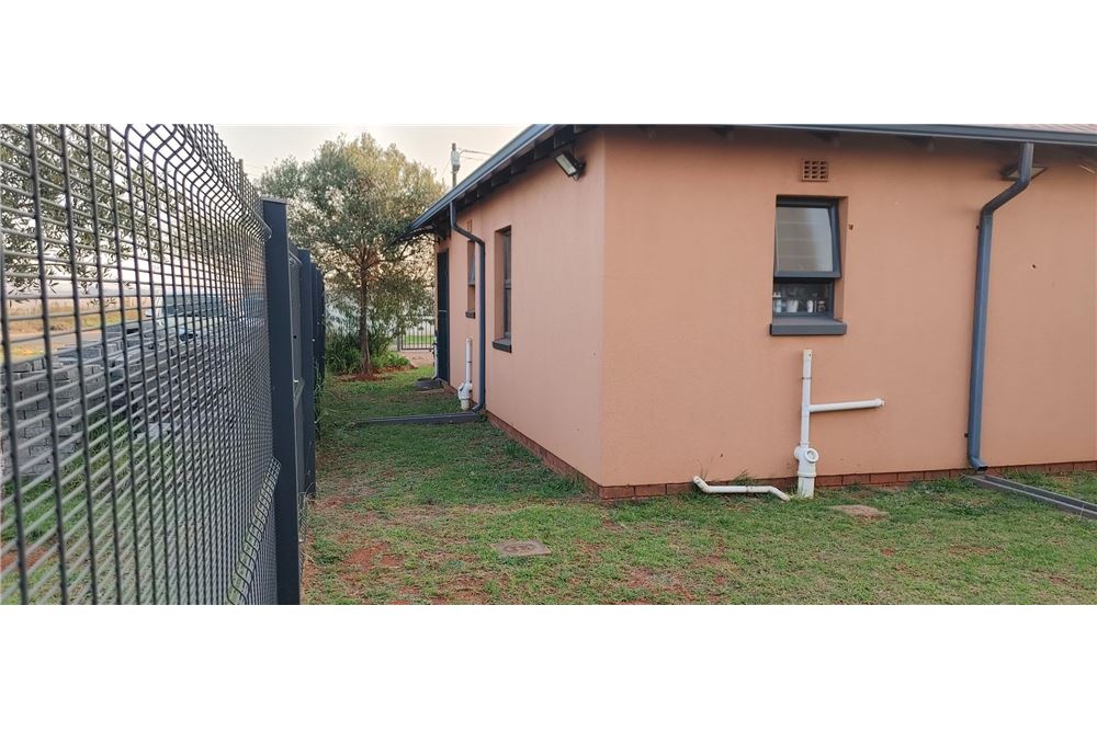 Residential - بيت مستقل - Protea Glen, Gauteng - South Africa - 26 - 1031421124-68