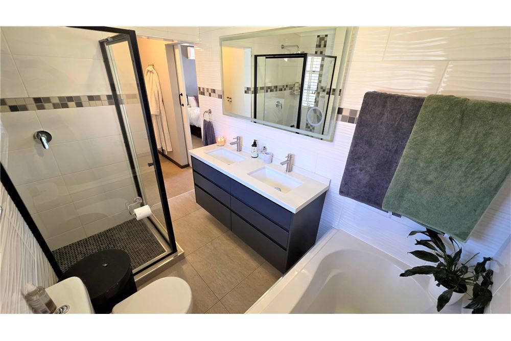 Residential - บ้านเดี่ยว - Fourways, Gauteng - South Africa - 24 - 1031393037-387