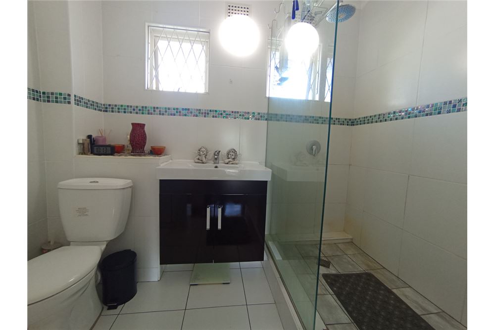 Dzīvojamais - Pilsētas savrupmāja - Bulwer, KwaZulu Natal - South Africa - 25 - 1031389007-102