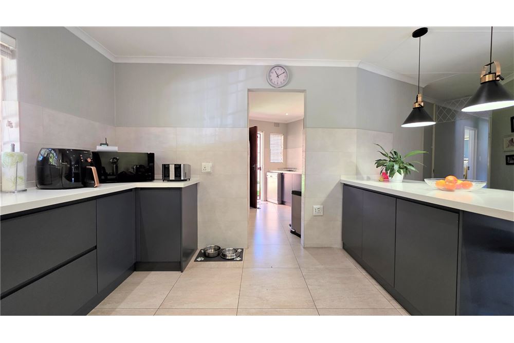 Residential - บ้านเดี่ยว - Fourways, Gauteng - South Africa - 8 - 1031393037-387