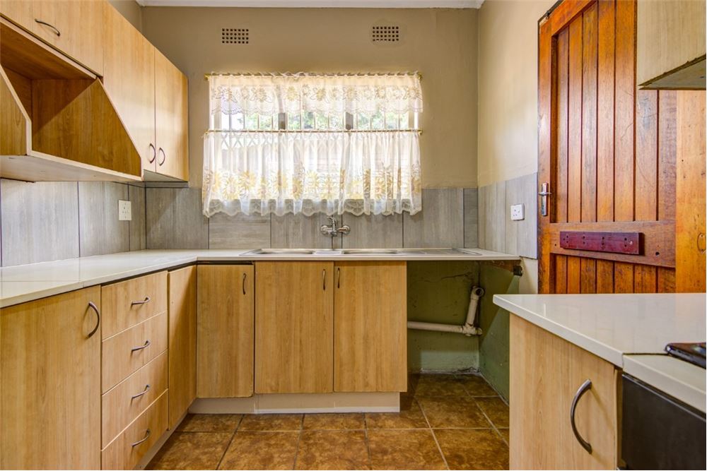 Residential - ਅਲੱਗ ਥਲੱਗ ਬਣਿਆ ਹੋਇਆ ਘਰ - Norkem Park, Gauteng - South Africa - 10 - 1031439089-19