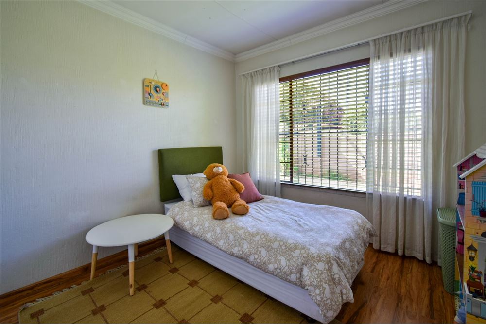 Residential - House - Waverley, Gauteng - South Africa - 24 - 1031414001-147