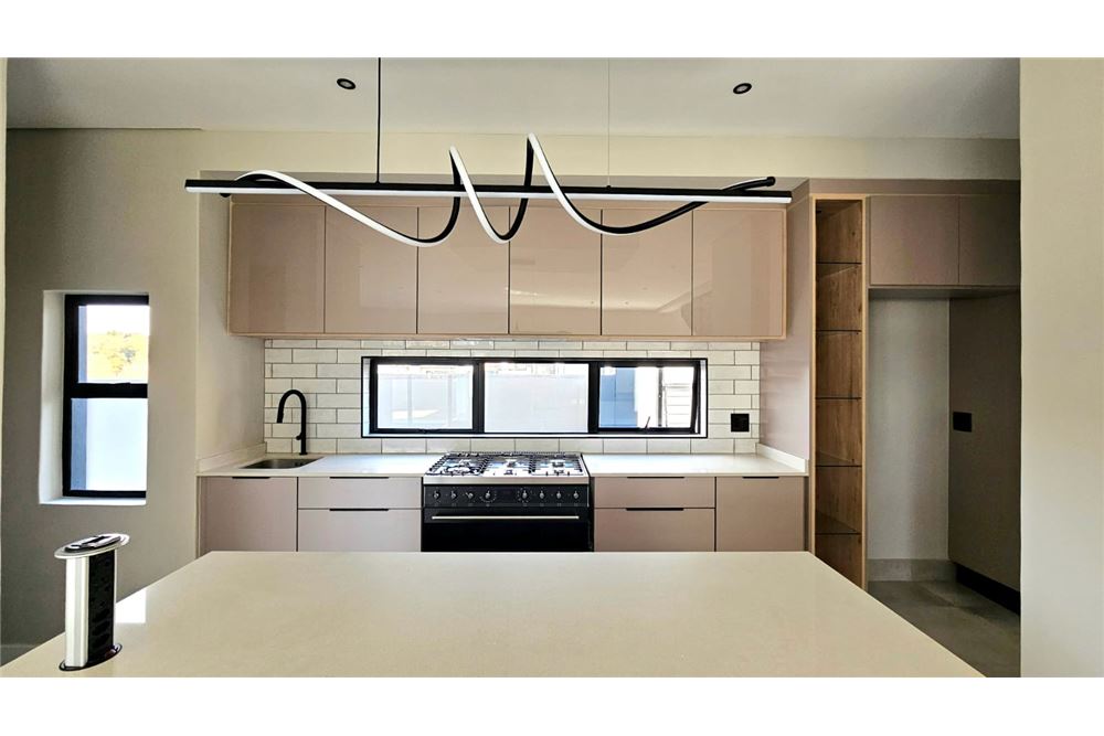 Residential - ਅਲੱਗ ਥਲੱਗ ਬਣਿਆ ਹੋਇਆ ਘਰ - Fountainbrook Estate, Gauteng - South Africa - 27 - 1031393025-834