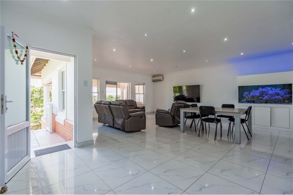 Residential - Townhouse - Mount Edgecombe Country Estate, KwaZulu Natal - South Africa - 9 - 1031465022-889