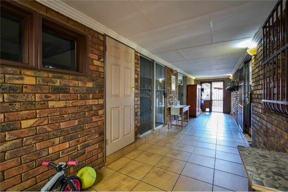 Residential - House - Waverley, Gauteng - South Africa - 32 - 1031414001-147