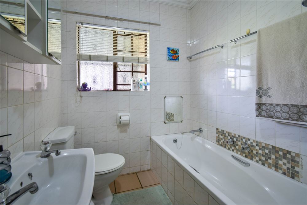 Residential - House - Waverley, Gauteng - South Africa - 21 - 1031414001-147