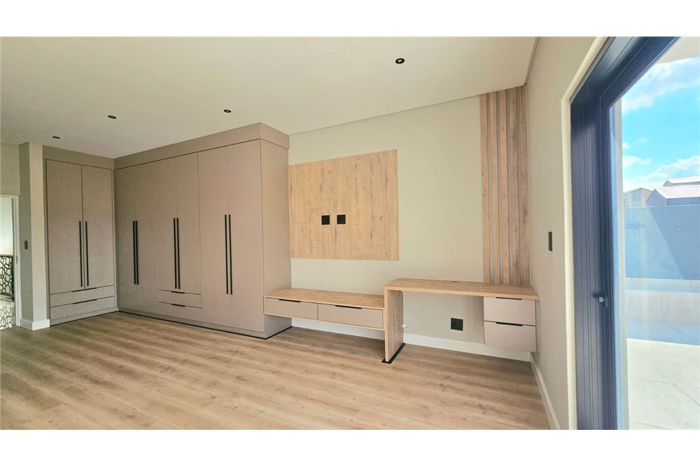 Residential - ਅਲੱਗ ਥਲੱਗ ਬਣਿਆ ਹੋਇਆ ਘਰ - Fountainbrook Estate, Gauteng - South Africa - 20 - 1031393025-834