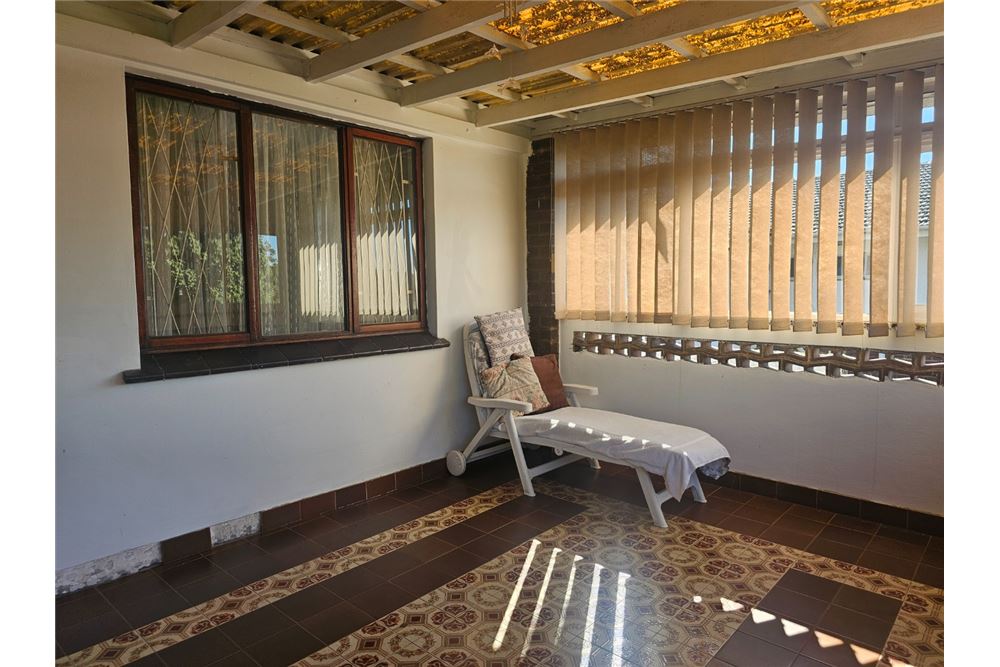 Residential - ਅਲੱਗ ਥਲੱਗ ਬਣਿਆ ਹੋਇਆ ਘਰ - Greenwood Park, KwaZulu Natal - South Africa - 16 - 1031465025-211