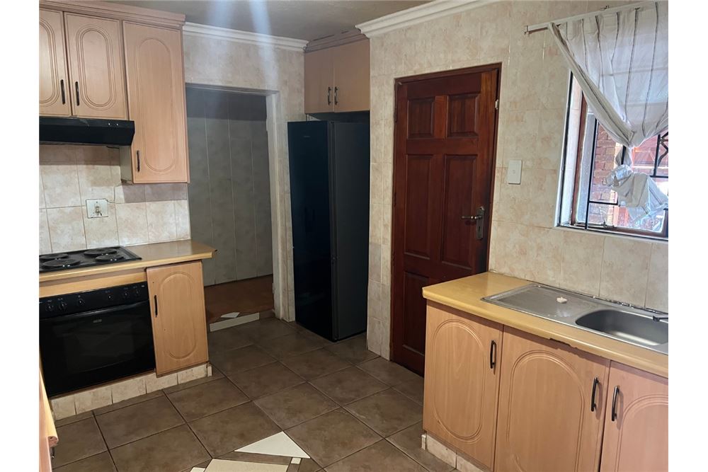 Residential - House - Soshanguve L, Gauteng - South Africa - 23 - 1031414015-772