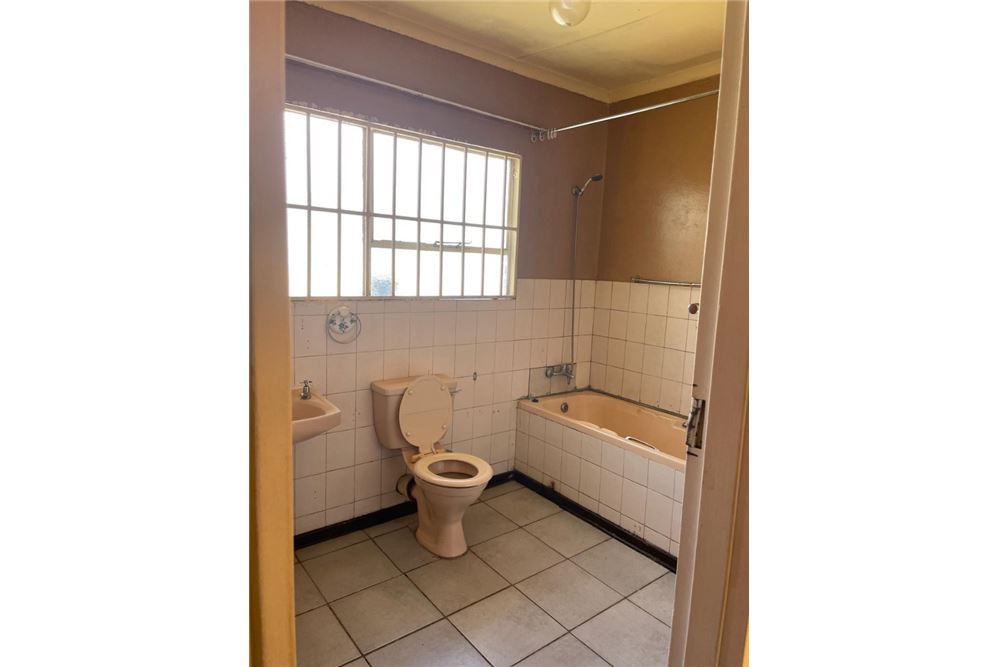 Dzīvojamais - Savrupmāja - Ladybrand, Free State - South Africa - 3 - 1031417002-278