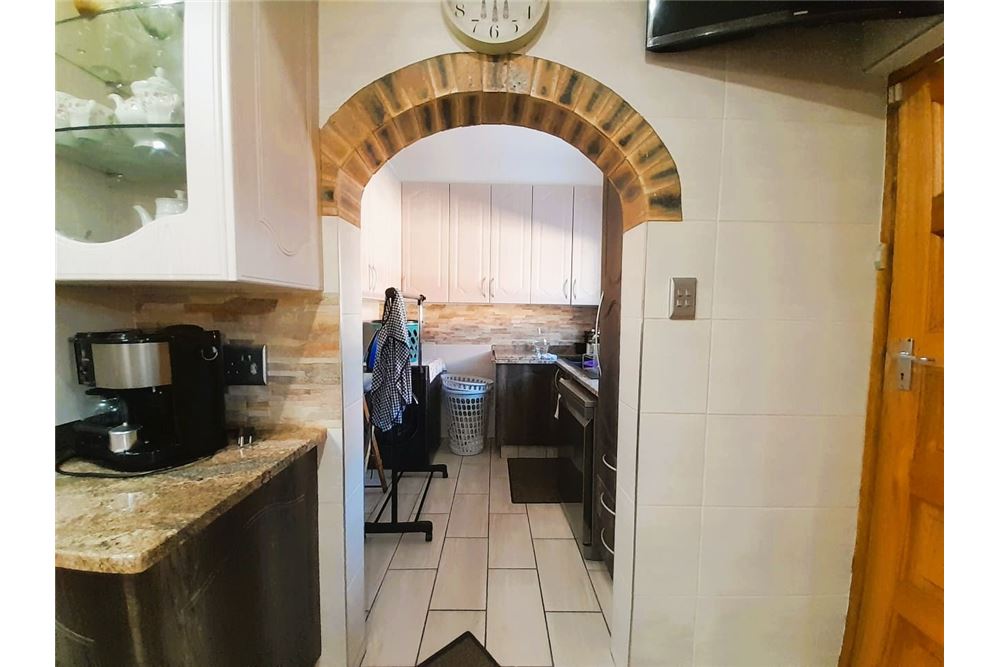 Residential - Omakotitalo - Bassonia, Gauteng - South Africa - 13 - 1031421160-13