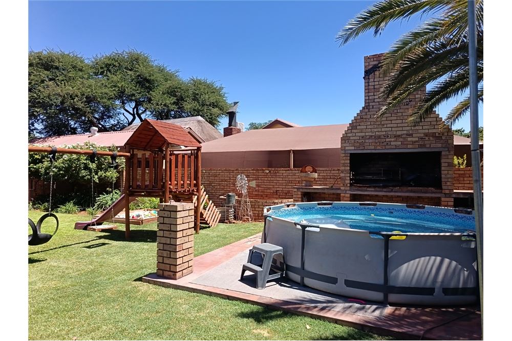 Residential - بيت مستقل - Kathu, Northern Cape - South Africa - 19 - 1031368008-103