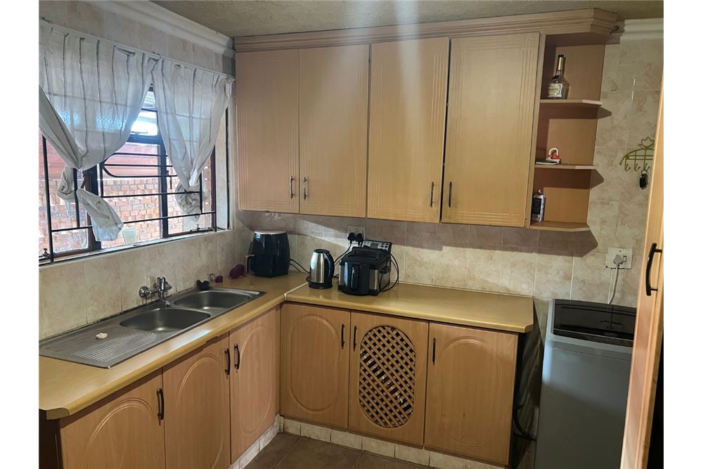 Residential - House - Soshanguve L, Gauteng - South Africa - 20 - 1031414015-772