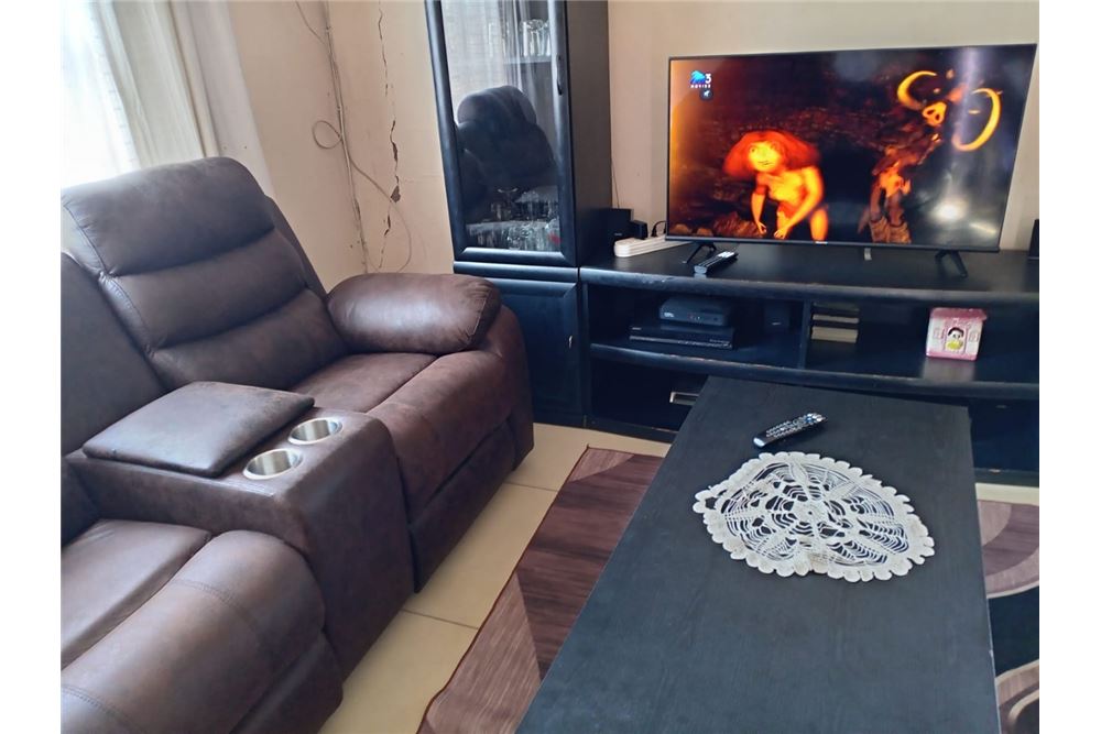 Residential - ਅਲੱਗ ਥਲੱਗ ਬਣਿਆ ਹੋਇਆ ਘਰ - Hammarsdale, KwaZulu Natal - South Africa - 10 - 1031436063-106