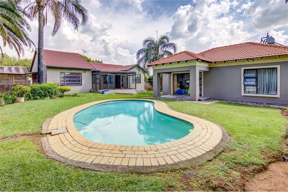 Residential - ਅਲੱਗ ਥਲੱਗ ਬਣਿਆ ਹੋਇਆ ਘਰ - Norkem Park, Gauteng - South Africa - 2 - 1031439089-19