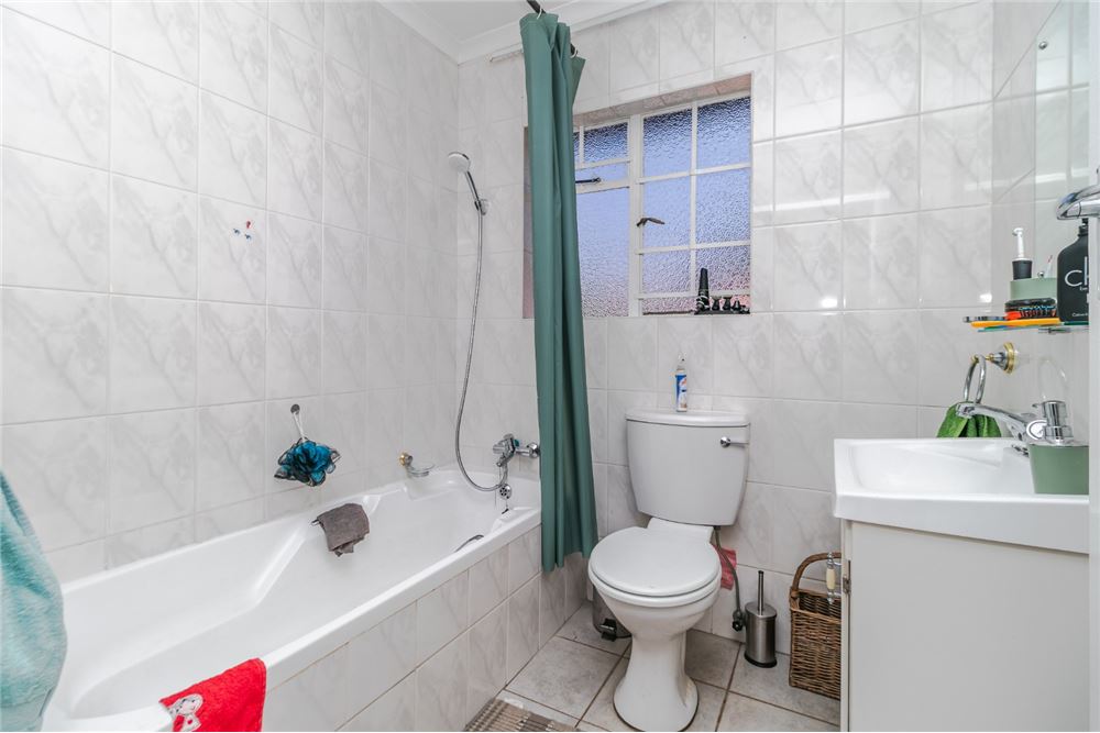 Residential - Rumah Bandar - Boskruin, Gauteng - South Africa - 17 - 1031444163-40