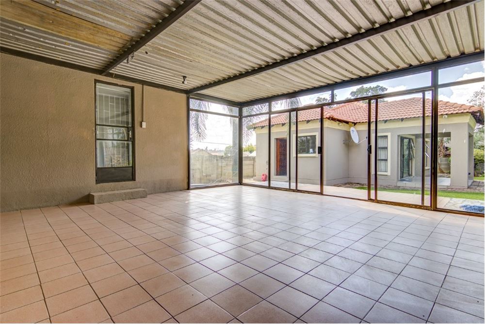 Residential - ਅਲੱਗ ਥਲੱਗ ਬਣਿਆ ਹੋਇਆ ਘਰ - Norkem Park, Gauteng - South Africa - 4 - 1031439089-19